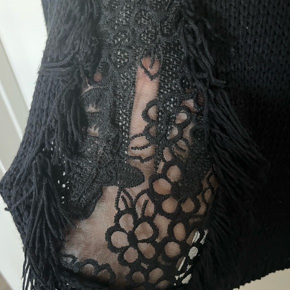 LF distressed sweater with lace patches - Picture 4 of 4